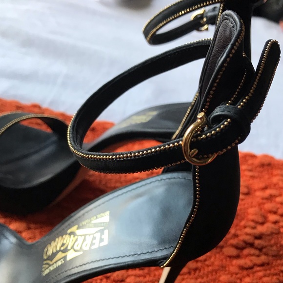 Ferragamo Suede Platform sandals size 9.5 - Picture 14 of 14